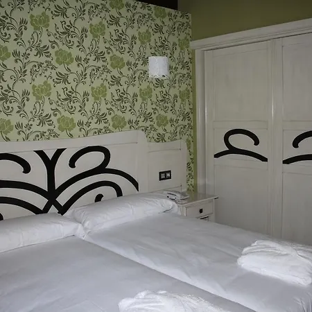 מלון Rural El Reundu Campomanes