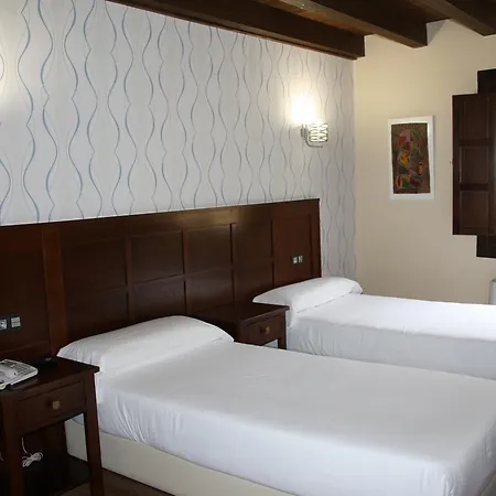 מלון Rural El Reundu Campomanes